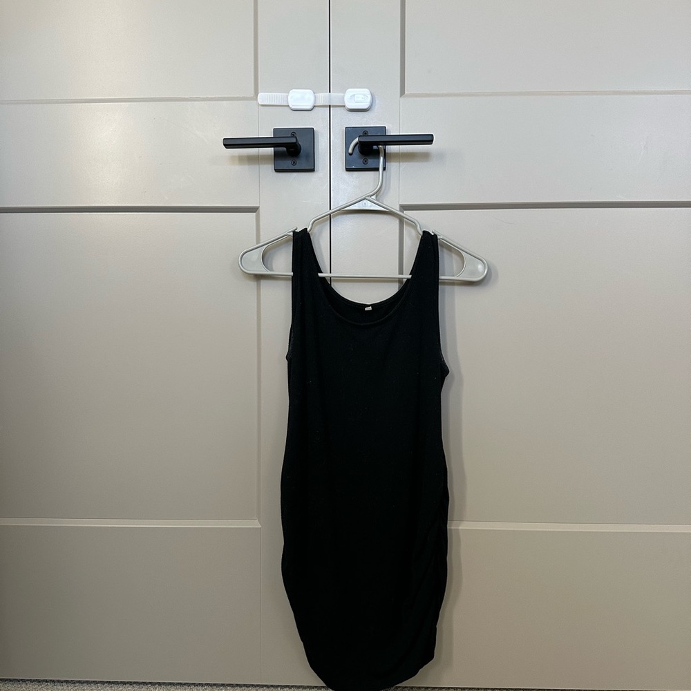 Black Sleeveless Dress